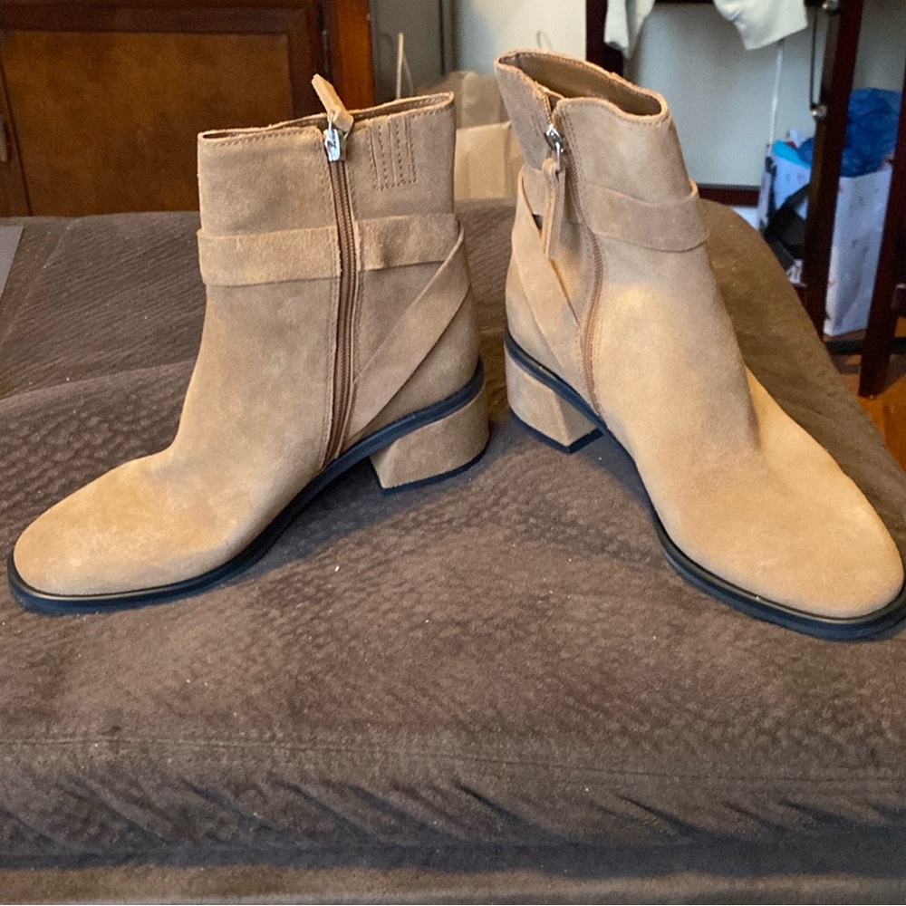 Dolce Vita new suede short boots size 7